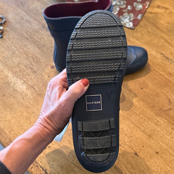 Tommy Hilfiger Rain Boots. - Picture 5 of 7